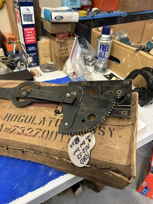 1952 - 1953 年 NOS 福特后门窗调节器 LH 4 门轿车站车 — 第 1/4 张图片