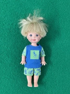 "Muñeca Barbie Tommy vintage de 4"" cabello rubio y ojos azules Mattel 1994" - Imagen 1 de 4