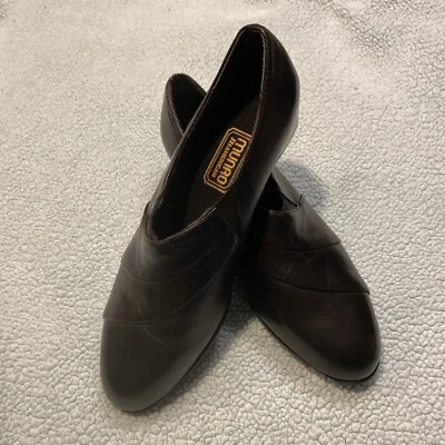 Munro 女式黑色儿童/黑色面料柔软舒适弹性侧面 6 M 码 — 第 1/4 张图片