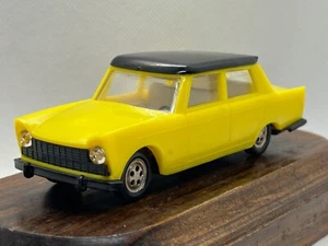 FIAT 1800 KDN, RARO Y ANTIGUO, BUEN ESTADO, PLASTIC CAR, 1/43 SCALE, RARE - Imagen 1 de 6
