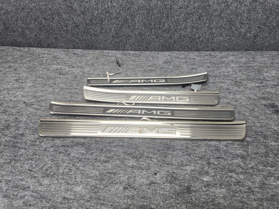 Conjunto de iluminação de placa de degrau para soleiras de arranhão de porta Mercedes W222 S65 S63 Amg fabricante de equipamento original - Imagem 1 de 4