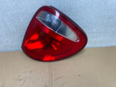 Lanterna traseira lateral direita do passageiro Dodge Grand Caravan V1031 DW 2004 - 2007 - Imagem 1 de 4