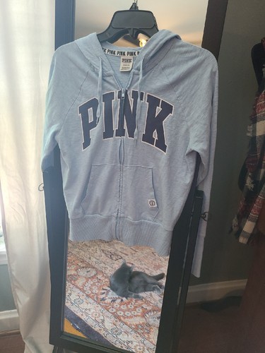 UNDERCOVER Felpa con cappuccio rosa giacca blu con cerniera