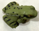 Figurine grenouille verte 3" avec rayures et taches