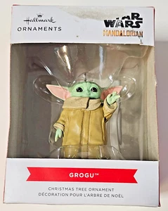 Hallmark The Mandalorian The Child Grogu adorno de Navidad 4 de mayo Disney - Imagen 1 de 5