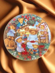 Franklin Mint - Teddybär Teller - TEDDYBÄR ORCHARD Teller # HA3407 - Bild 1 von 3