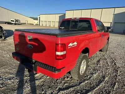 Para-lama dianteiro esquerdo usado serve: 2005 Ford F150 PICKUP dianteiro novo estilo sem borda de roda - Imagem 1 de 4