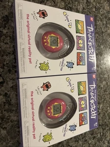 2 Bandai Tamagotchi 2018 Gen 1 Botones Rosa Amarillo Original Virtual Mascota Juego Nuevo de Lote Antiguo - Imagen 1 de 6
