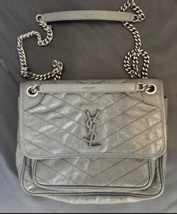 Borsa a tracolla Saint Laurent YSL grigia in pelle stropicciata Niki Medium da donna - Foto 1 di 5