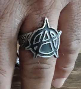 Anillo de anarquía - Símbolo anarquista -- Anarquía - Desorden -- tallas 7 a 14 RL288 - Imagen 1 de 3