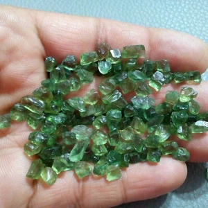 Awesome 200 Pcs Lot Use For Jewelry Green Apatite Raw Size 5-7 MM Loose Gemstone - Imagen 1 de 9
