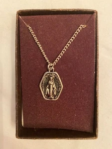 Collar Colgante Virgen María Esmaltado Vintage - Stock Antiguo Tienda Sin Usar - Imagen 1 de 1