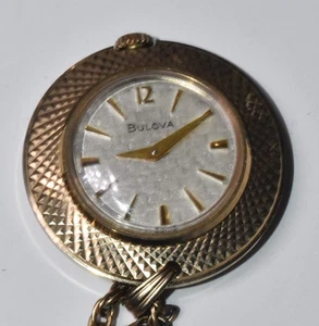 Reloj Colgante Manual Bulova Swiss 17 Joyas Tono Oro y Cadena Llena de Oro - Imagen 1 de 4