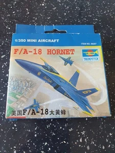 Trombettiere 06207 1:350 Mini F/A -18 calabrone - Foto 1 di 4