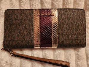 Portafoglio Michael Kors Jet Set da viaggio grande marrone logo oro metallizzato - 8,5" - Foto 1 di 9