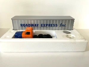 Roadway Express  RF-200 Tractor and 35’Trailer 1/34 Scale First Gear #19-2067 - Picture 1 of 9