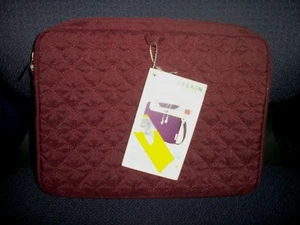 Belkin Elliptical Quilted Slip Burgundy Slim Profile 10.2" Netbook - Picture 1 of 5