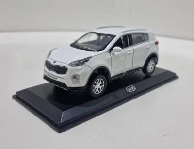 PINO B&D Modellauto Kia Sportage Weiß 1:38 Original mit Pull Back NEU KIA10333-WH
