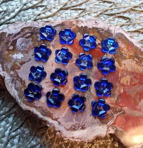 16 GORGEOUS Vintage 1930s Czech Vauxhall Cobalt Blue Mirror Glass Flower Buttons - Picture 1 of 5