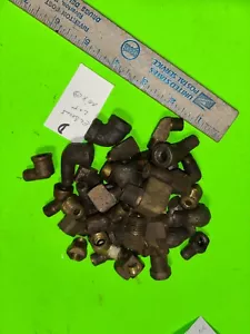 Brass or copper elbows, mixed, lot in photo. Item: 29251 - Picture 1 of 1