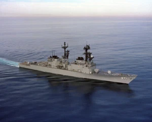 US Navy DD-971 USS David R. Ray Destroyer 1977-2002 Photograph (8" x 10") - Bild 1 von 1