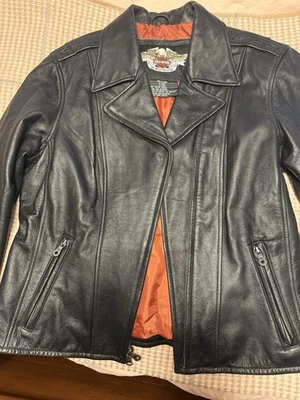 Chaqueta de cuero Harley Davidson para mujer grande negra con tachuelas  Foto 1 de 4
