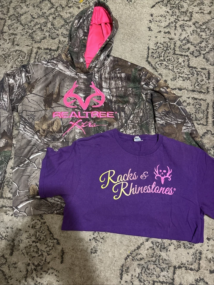 Lote de 2 camisas. 1 Sudadera con Capucha Camuflada Realtree 1 Camiseta Estantes y Estrás Foto 1 de 3