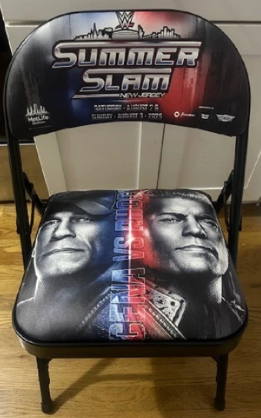Auténtica silla anular Summer Slam 2025 - gira de jubilación John Cena  Foto 1 de 4