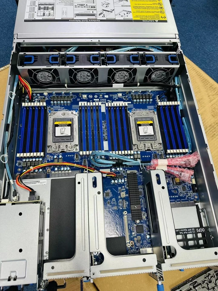 Gigabyte R282-Z91 Server 24X2.5"/9364-8i/2X1600W PSU/Support EPYC 7002/7003CPU - Image 1 of 1