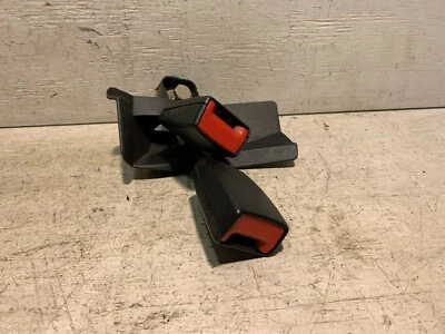 AUDI A4 2002-2005 LADO DEL CONDUCTOR IZQUIERDO CINTURÓN SEGURIDAD TRASERO HEBILLA PESTILLO OEM Foto 1 de 4