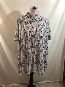 Only Necessities Light Blue Short Sleeve Button Up, Flowers & Butterflies - 1X - Picture 1 of 4