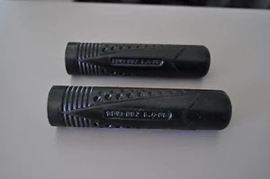 BLACK  BICYCLE GRIPS Western flyer SCHWINN ELGIN DAYTON SHELBY FOX GRIPS - Picture 1 of 3