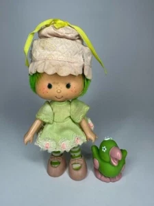 Vintage Limette Chiffon Erdbeere Shortcake Puppe mit Parfait Papagei Figur - Bild 1 von 2