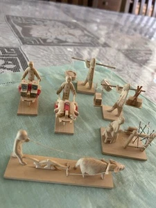 Sechs Vintage Ningbo Miniatur Weißholz Figuren, einige bewegliche Teile, selten! - Bild 1 von 18