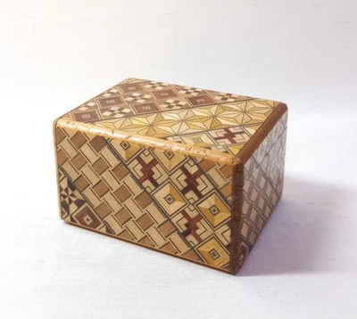 复古日本秘密拼图盒 YOSEGI 镶嵌 12 步 2.3 x 3 x 1.8 — 第 1/4 张图片