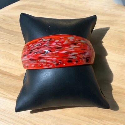 Brazalete de vidrio artístico con diseño de remolino metálico Italia rojo Foto 1 de 2