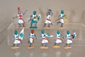 TIMPO SWOPPETS 9 x WHITE GREEN RED MEDIEVAL KNIGHT SOLDIER ATTACKING om - Picture 1 of 17