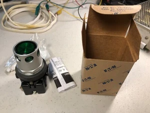Pulsador de 30 mm: Eaton HT8GDGF7 verde, cabeza extendida, protegido - Imagen 1 de 2