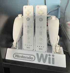 Nintendo Wii Controller Spielehalter / Gameholder / Station Aufbewahrung Switch