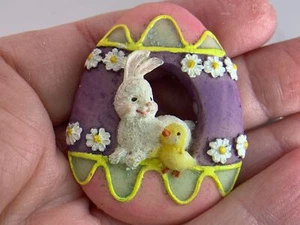 Easter Egg with Bunny & Chick Colorful Vintage Resin Brooch Tack Pin V-9616* - Picture 1 of 3