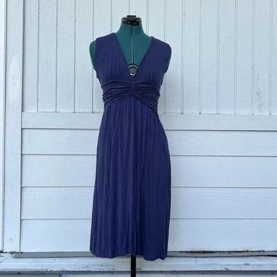 天鹅绒:优雅海军蓝 V 领无袖连衣裙。 大号。 — 第 1/4 张图片
