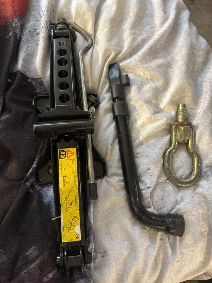 Jaguar X Type 2004 gato y herramientas Foto 1 de 1