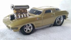 Muscle Machines 1963 Chevrolet Corvette Metallic Gold Diecast 1:64 Scale Blower - Picture 1 of 12