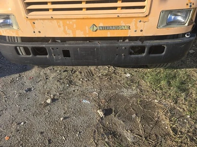 Parachoques con orificios antiniebla International Harvester 4600/4700/4800/4900/8100 1989-03 Foto 1 de 3