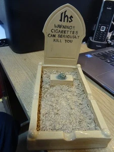 HEADSTONE & GRAVE NOVLETY ASHTRAY 16cm x 14cm - Picture 1 of 4