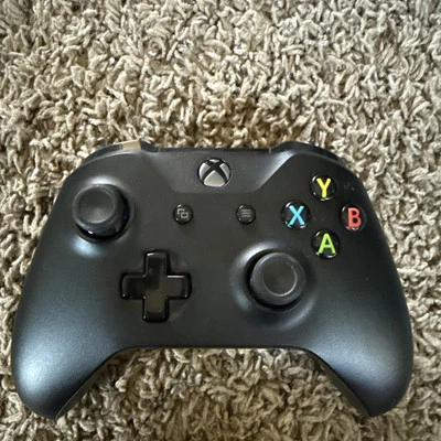 Xbox One Wireless Controller 1708  - Image 1 of 4