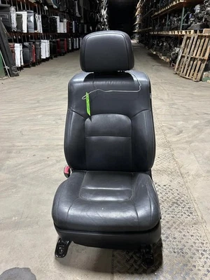 2015 TOYOTA LAND CRUISER Black Leather Driver Left Side Front Seat  - Изображение 1 из 4