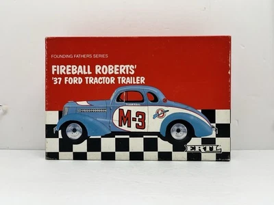 Remolque tractor Ford Fireball Roberts #M3 1941 Ertl escala 1:43 fundido a presión 1/2500 Foto 1 de 4