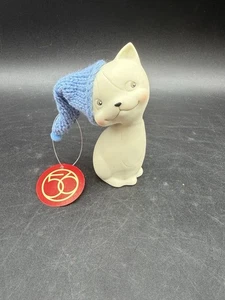 Neu mit Etikett Vintage Ornament - DEPT 56 KNIT WITS WEISSE KATZE FIGUR mit blauer Strickmütze - Bild 1 von 7