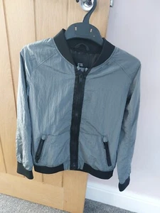BOYS RIVER ISLAND JACKET AGED 9/10 YRS IN GREY WITH FULL ZIP UP FRONT & ZIP PKTS - Picture 1 of 4